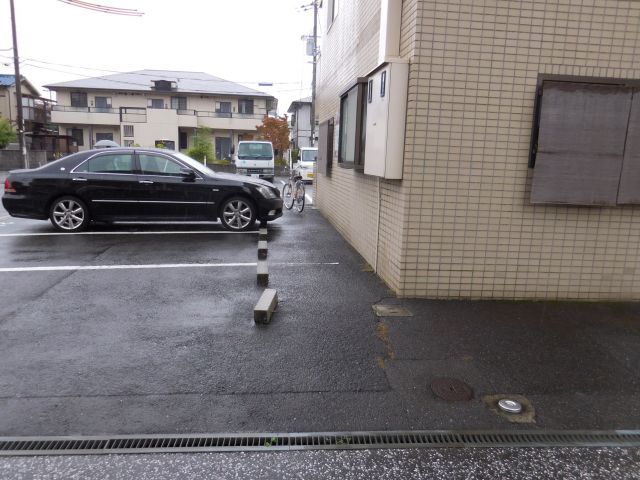 レジデンス誠和の駐車場