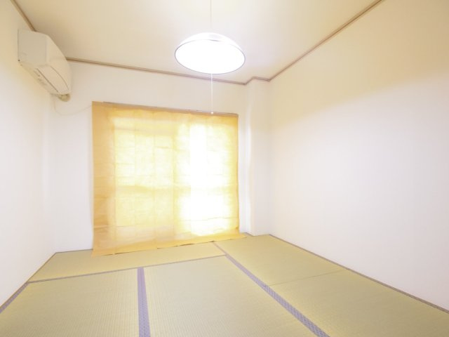 セントラルピラーの内装|※他号室写真です