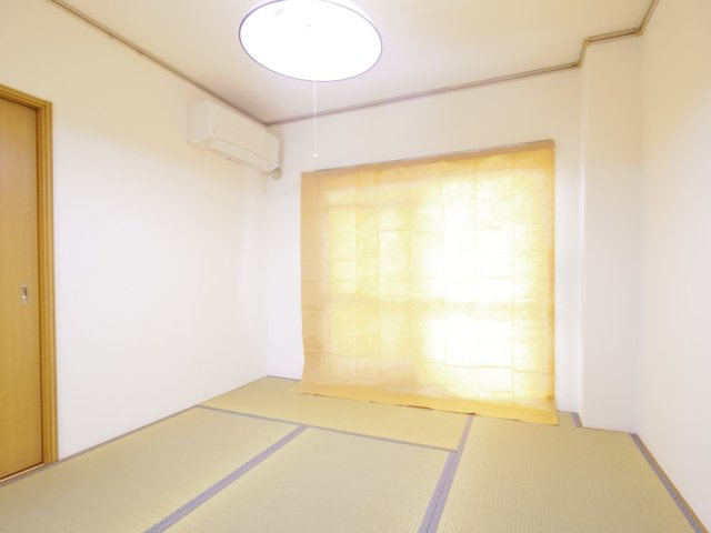 セントラルピラーの内装|※他号室写真です