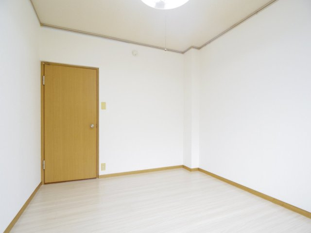 セントラルピラーの内装|※他号室写真です