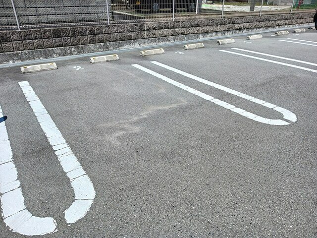 【駐車場】 | シャレード | カースペースがあります