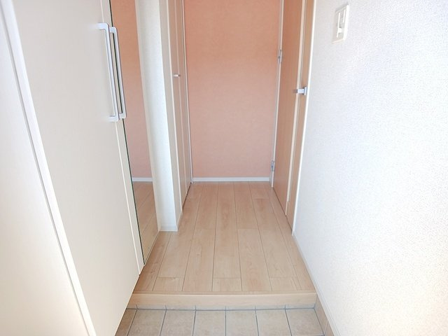 【玄関】 | エアリーⅡ | 明るい玄関です