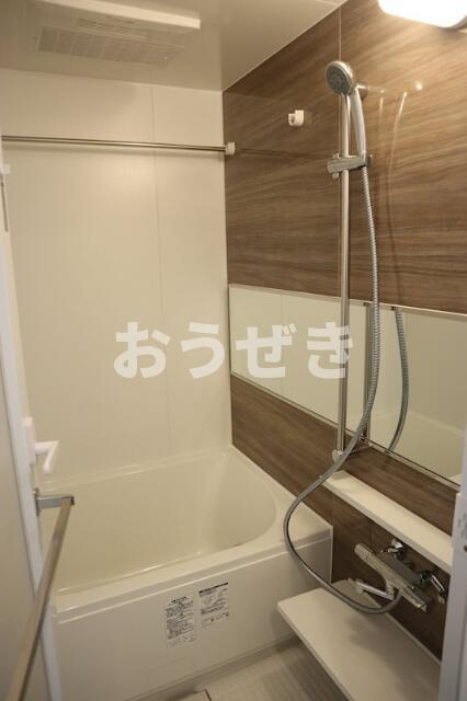 ラフィシア関内の浴室