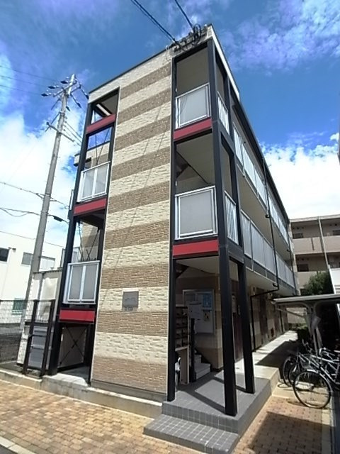 レオパレスクレセントのエントランス
