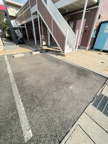 レオパレスクレセントの駐車場