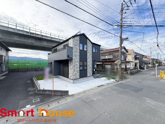 海老名市河原口1期　新築1棟の前面道路含む現地写真|お住まいの前面道路が広いと駐車が楽になり、陽当たりも遮られないので明るく居心地の良いお家になります♪