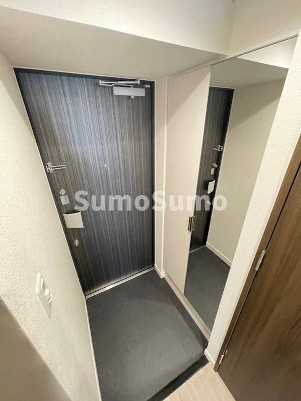 プレサンス松屋町ヴェルデスの玄関