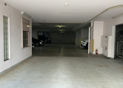 【駐車場】 | プレール本厚木弐番館 | マンション敷地内の駐車場スペースです。大切なお車を敷地内に駐車できるため日常の移動もスムーズに行えます。区画のサイズ感や出し入れのしやすさなど、詳細につきましては現地見学時にご確認いただけます。