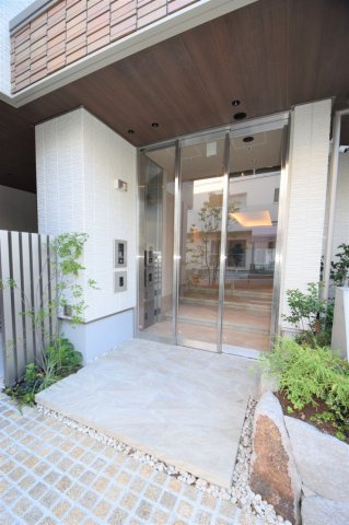 【エントランス】 | ※同ハウスメーカー施工の類似物件参考写真です