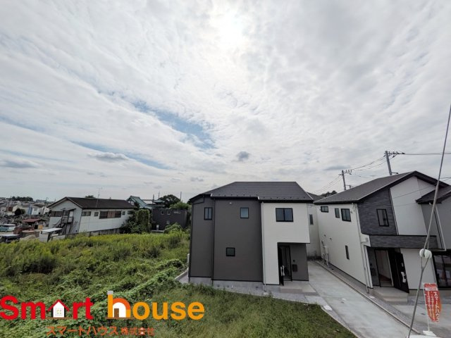 南区上鶴間本町７期の展望|開放的なバルコニーは見晴らしもよく、太陽の温かな温もりをめいっぱい受け止めてくれます。太陽の光と爽やかな風を受けたお洗濯物はあっという間に乾き、取りこむ時には太陽の匂いを感じられそうですね。