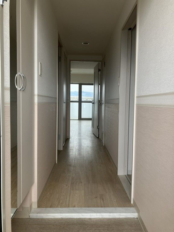 ROYAL西山の玄関