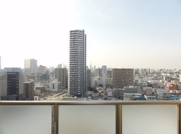 AXIS桜通内山のバルコニー