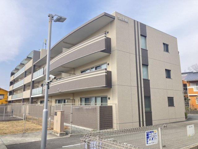 ROYAL西山の外観