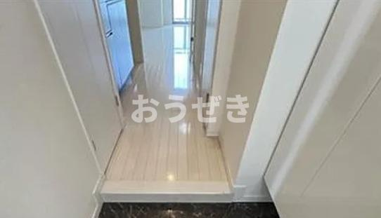 プレール・ドゥーク東京ＥＡＳＴⅢの玄関