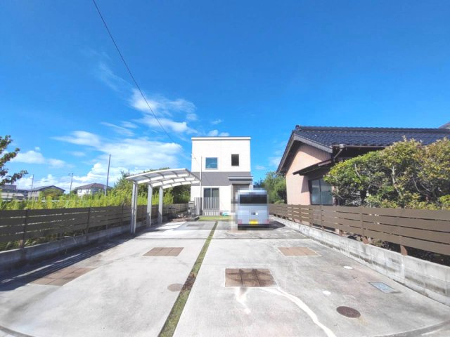 ■□米子市彦名町中古戸建□■の外観|敷地面積約87坪以上になります。
令和元年築中古戸建。4台程度駐車可能です。