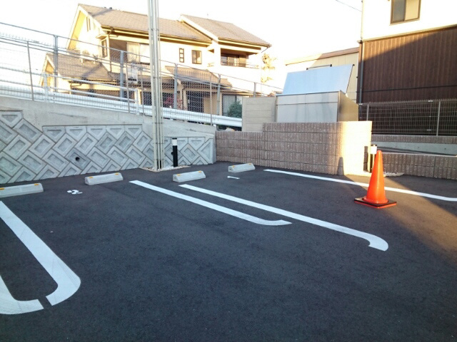 フルリールスリジエの駐車場