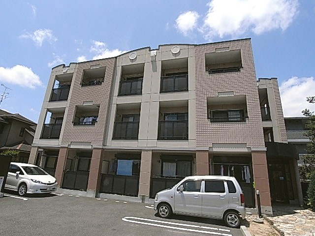 エスポワール西川の駐車場