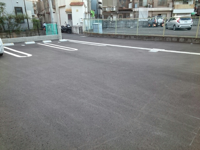 プラシードの駐車場