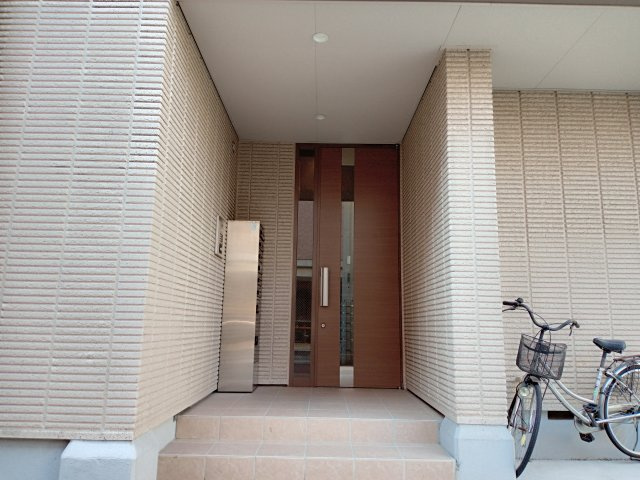 川崎市多摩区登戸の賃貸マンションのエントランス
