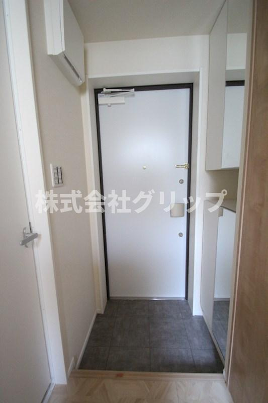 横浜市神奈川区松本町２丁目の賃貸マンションの玄関