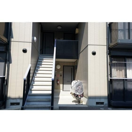 クレール大倉山　太尾町のエントランス