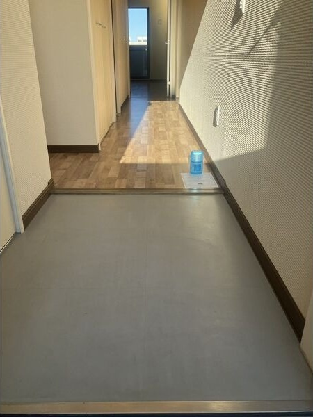 N apartmentの玄関