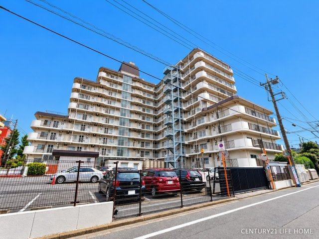 【浴室】 | 日商岩井府中マンション | ゆったり入れる一坪バス。足を伸ばして入れるサイズは一日の疲れを癒すのに嬉しい広さ。お子様と一緒の入浴でも充分な広さです。追い焚き機能や保温機能で快適なバスタイムをお楽しみください。