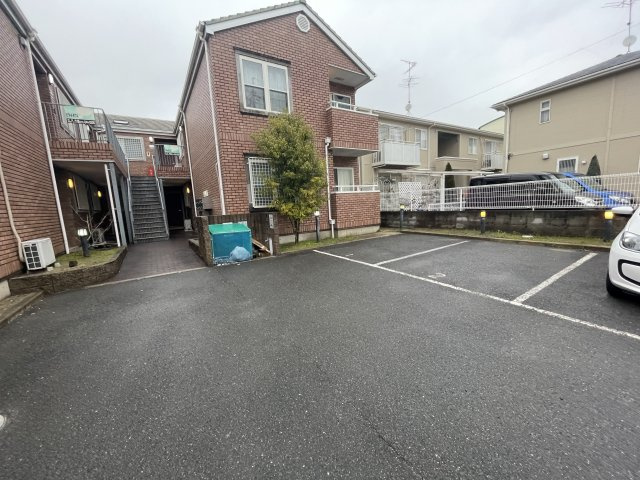 メープルフォレストの駐車場
