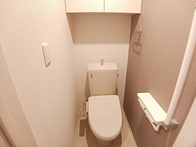 レグラ・デ・オロⅡのトイレ|落ち着いた色調のトイレです