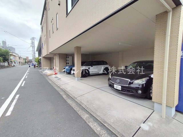 シェ・プランドゥール大国の駐車場