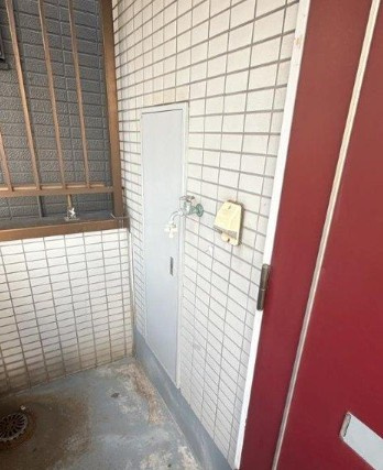 進栄Ⅰ番館の玄関