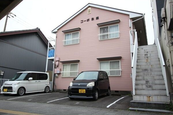コーポ永楽の駐車場
