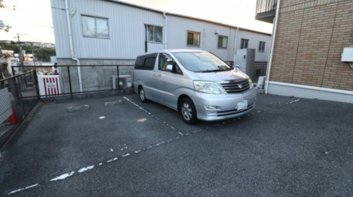 ラフィーネ林Ⅲの駐車場