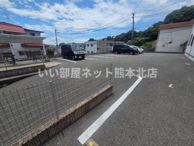 クオーレ津浦町の駐車場