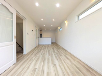 【居間・リビング】 | 【吉島新町１】可愛い＆収納充実の3階建て都市型住宅