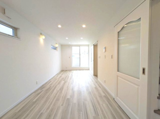 【居間・リビング】 | 【吉島新町１】可愛い＆収納充実の3階建て都市型住宅