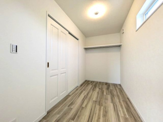 【洋室】 | 【吉島新町１】可愛い＆収納充実の3階建て都市型住宅