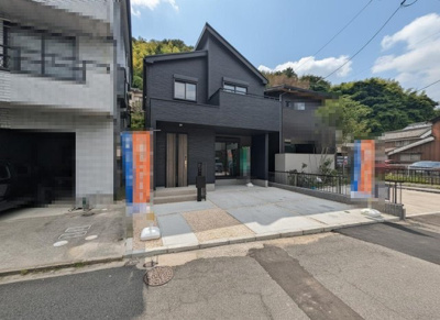 【前面道路含む現地写真】 | 【南区日宇那町】ひだまり広がる19帖のLDK。WICと2台駐車でゆとりある毎日♪