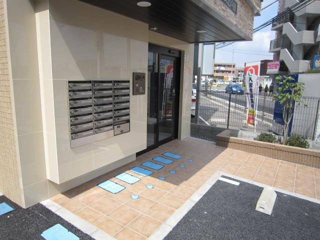 シャルム北戸田のエントランス