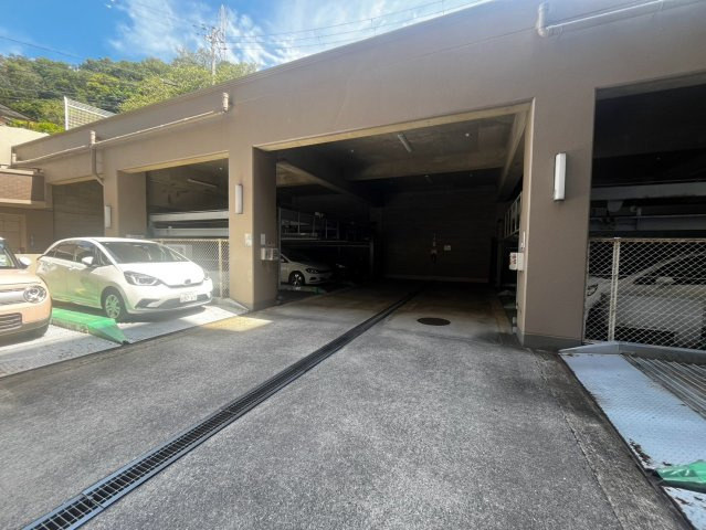 ライオンズマンション須磨妙法寺の駐車場