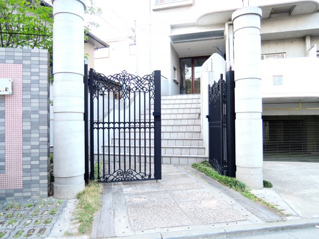 LA・REJOUIRのエントランス
