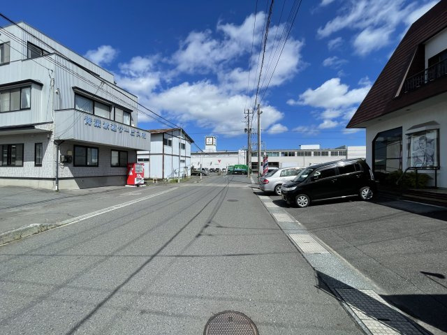 八戸市類家3丁目の前面道路含む現地写真