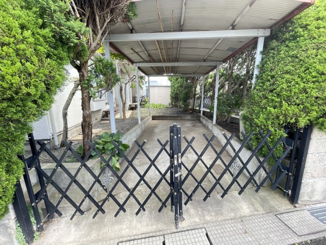 八戸市類家3丁目の駐車場