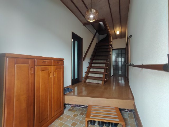 桜木町戸建の玄関