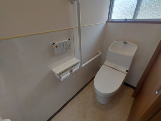 桜木町戸建のトイレ