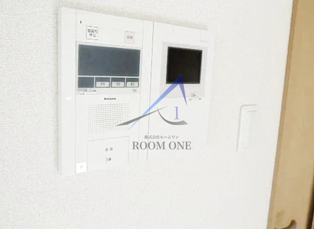 ヤムズキャビンのセキュリティ|モニター付きインターホンです。