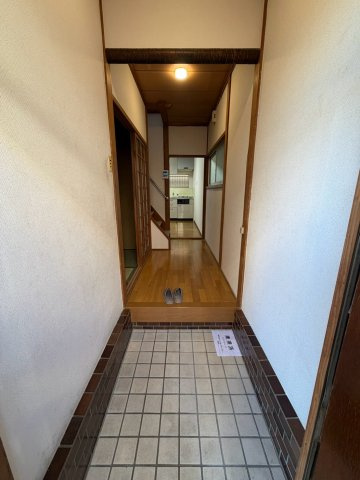 長尾西町1丁目戸建の玄関