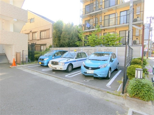 ソレイユ西六郷の駐車場