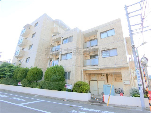 ソレイユ西六郷の外観|1990年5月築　RC鉄筋コンクリート造地上6階建て総戸数29戸
東京都大田区西六郷1丁目　JR京浜東北線蒲田駅徒歩16分、京浜急行本線雑色駅徒歩13分