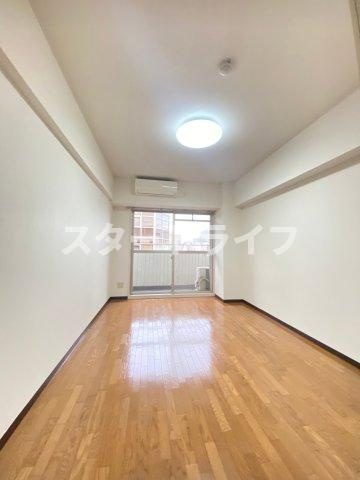 大阪市東淀川区東中島１丁目の賃貸マンションの居間・リビング